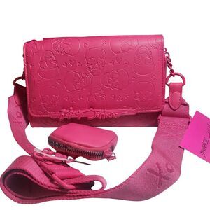 BETSEY JOHNSON Hot Pink Skulls Heart Eyes XOMARLO Crossbody Bag